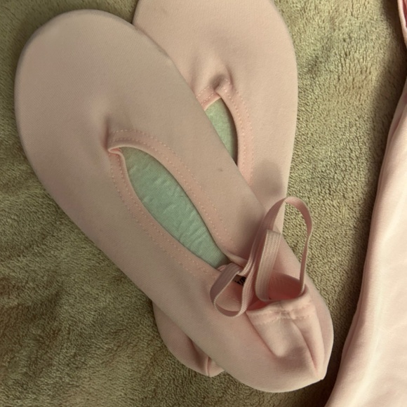 EUC Girls ballet set - Mondor bodysuit, size 8-10, So Danca slippers size 1 M - Picture 4 of 4